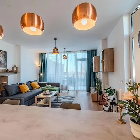 Modern Apollus Avenue - By Openhouse Apartment