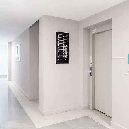 Modern Apollus Avenue - By Openhouse Apartment *