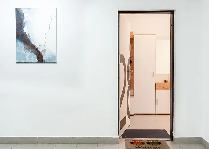 Modern Apollus Avenue - By Openhouse Apartment *