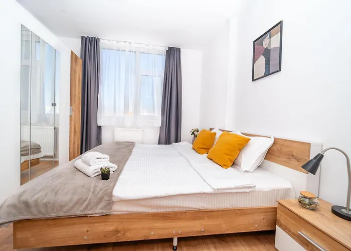 Modern Apollus Avenue - By Openhouse Apartment *