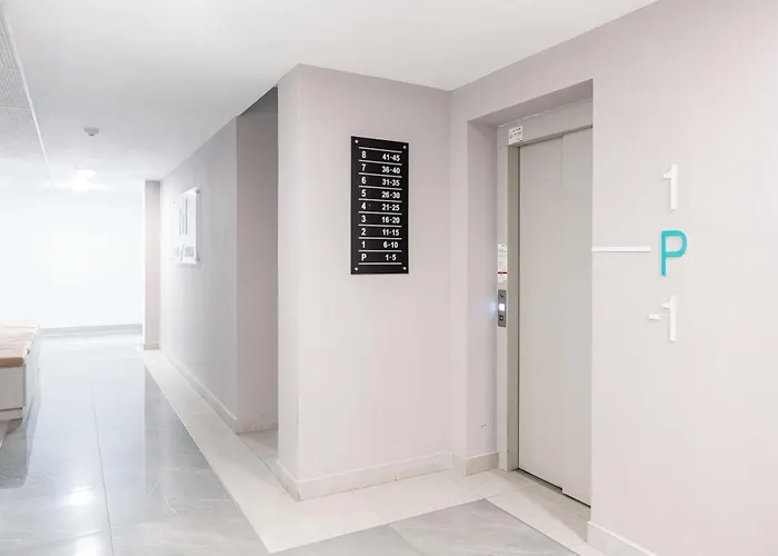 Modern Apollus Avenue - By Openhouse Apartment *