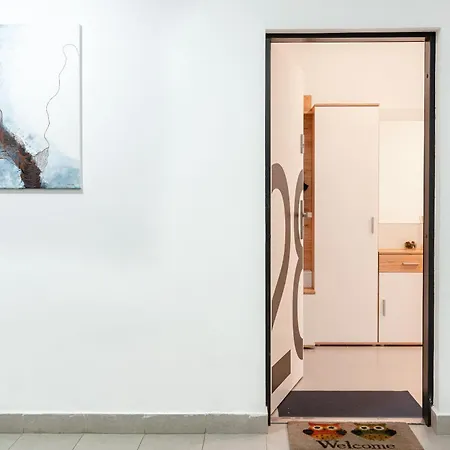 Modern Apollus Avenue - By Openhouse דירה *